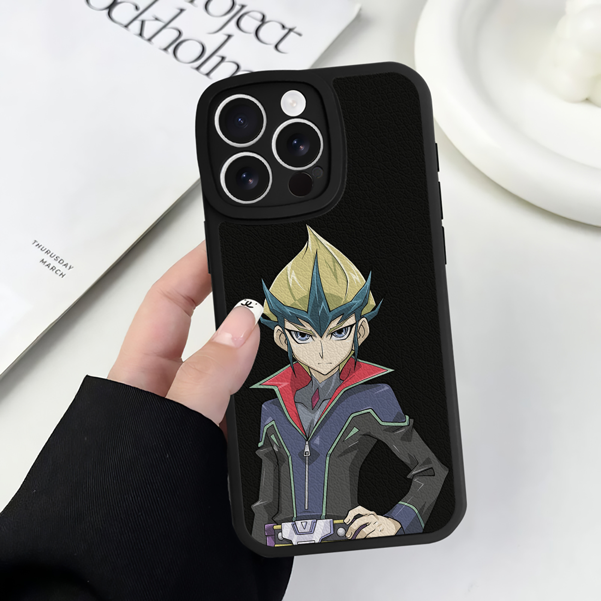 遊☆戯☆王 Yu-Gi-Oh! 【iPhone 16シリーズ対応】シリコンスマホケース（レザー調） 材質：シリコン